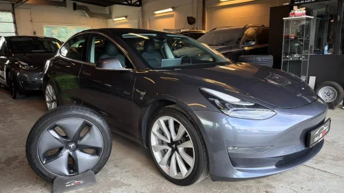 TESLA Model 3 AWD Longrange 560km Autopilot Pano 360 Kam H.Feste