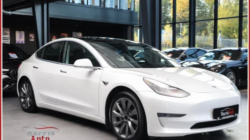 TESLA Model 3 Long Range AWD Autopilot 18Aero 1Eier LAV KM!