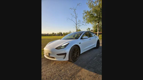 TESLA Model 3 580km (75 KWh) LR/Auto/MCU2/Skinn/Pano/AWD/Krok