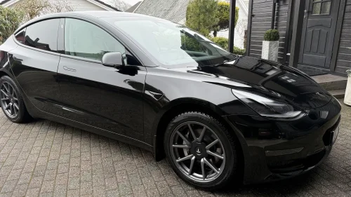 TESLA Model 3 LR/ AWD/ 614 km/ Accl.Boost/V.pumpe/1 eier/Hvite seter.