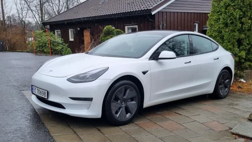 TESLA Model 3 Long Range AWD - 614km, hengerfeste