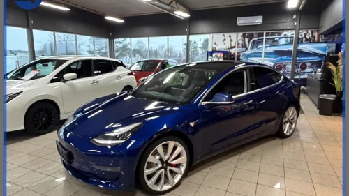 TESLA Model 3 PERFORMANCE 4X4 530KM WLTP/SKINN/PANORAMA/AUTOPILOT++