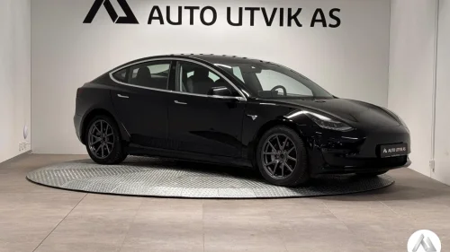 TESLA Model 3 Long Range / AWD / Svart skinn / Premium ++