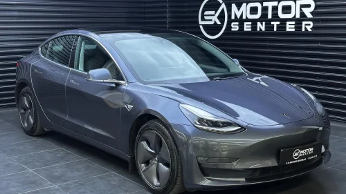 TESLA Model 3 LONG RANGE 560KM, 4WD, AP, SKINN, R.KAM, EU 06/2027++++