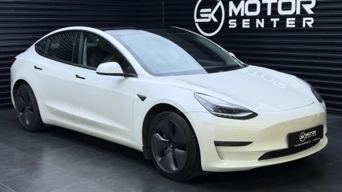 TESLA Model 3 LONG RANGE 560KM, 4WD, AP, SKINN, H.FESTE, EU 09/2027++