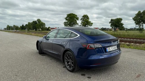 TESLA Model 3 LONG RANGE AWD 476HK PREMIUM FSD SKINN+HENGERFESTE+++