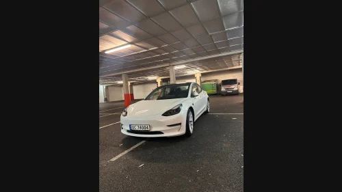 TESLA Model 3 Long Range AWD med krok og takbøyler