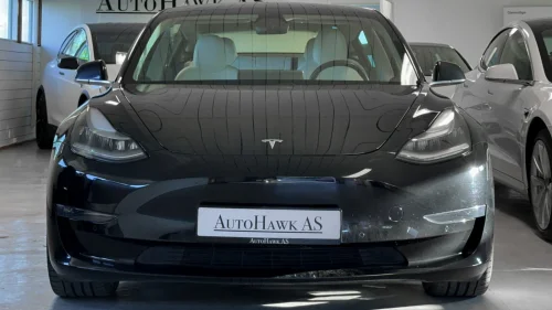 TESLA Model 3 AWD Premium/FSD/UltraWhite-int/Pano/Skinn/1eie/19"Sport