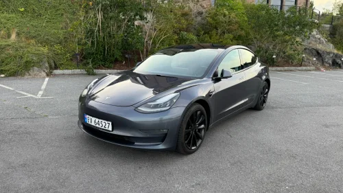 TESLA Model 3 AWD/ 560KM/AUTO PILOT/PLYD/LED ISOFIX++
