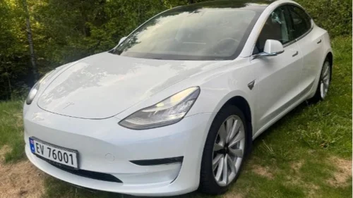 TESLA Model 3 Long Range AWD Panorama soltak ryggekamera hengerfeste