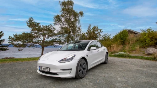TESLA Model 3 Long Range AWD 580 Km Hengerfeste Nybilgaranti Premium
