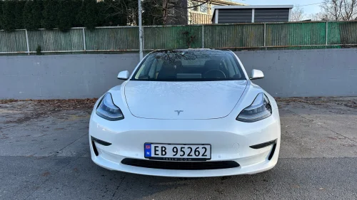 TESLA Model 3 Long Range AWD m/hengerfeste