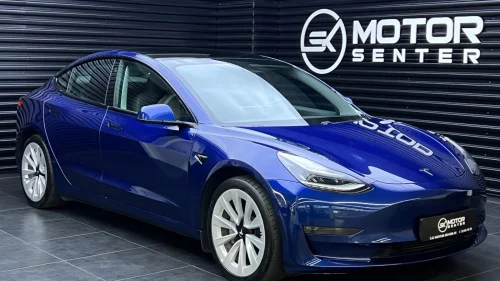 TESLA Model 3 LONG RANGE 580KM, 4WD, AP, SKINN, H.FESTE, EU 12/2026++