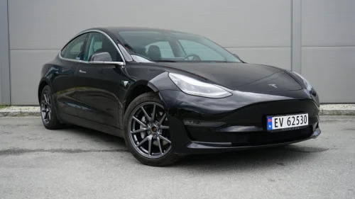 TESLA Model 3 Long Range AWD, Premium, FSD Autopilot, Skinn, Pano ++