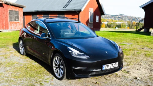 TESLA Model 3 LONG RANGE l ACC l SKINN I AP I TAKSTATIV I LAV KM