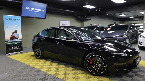 TESLA Model 3 PERFORMANCE-530R.V-510HK-4X4-AUTOPILOT-PREMIUM-PANO-R.K