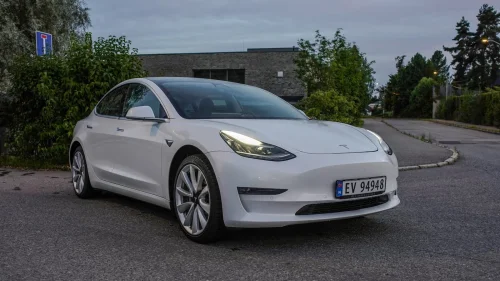 TESLA Model 3 Long Range AWD- Nye vinterdekk og bremser - Lav km