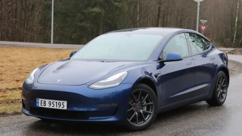 TESLA Model 3 AWD LONG RANGE PANO EL BAKLUKE NAVI R-KAMERA++