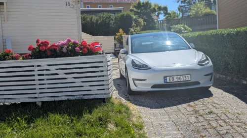 TESLA Model 3 Long Range AWD,varmepumpe,lav km,hvitt premium interiør