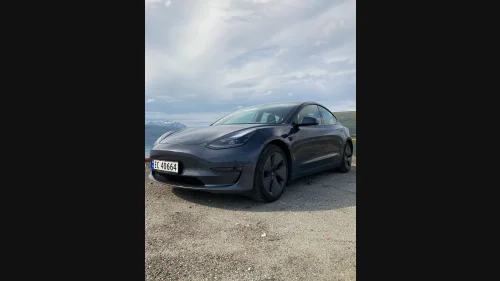 TESLA Model 3 Long Range/AWD/Autopilot/Facelift/Kamera/Skinn/Krok