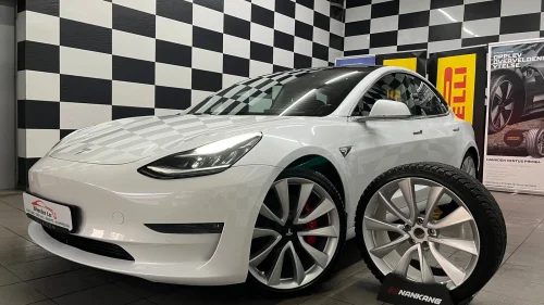 TESLA Model 3 PERFORMANCE*490HK*AWD*LAV KM*1-EIER*SE FARGE*NY EU