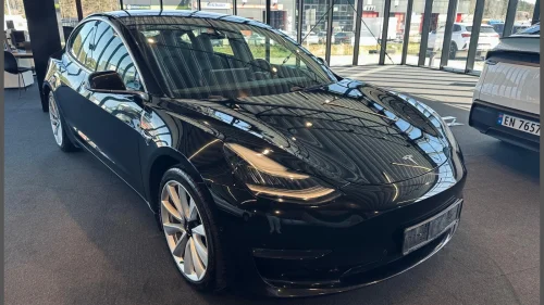 TESLA Model 3 Long Range/ AWD/ 560 WLTP/ Panorama/ Autopilot/+++