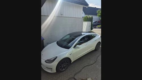 TESLA Model 3 TESLA Model 3