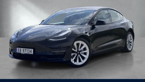 TESLA Model 3 Long range 614km/Pano/Skinn/AWD/Krok