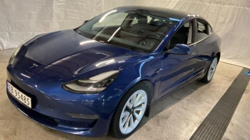 TESLA Model 3