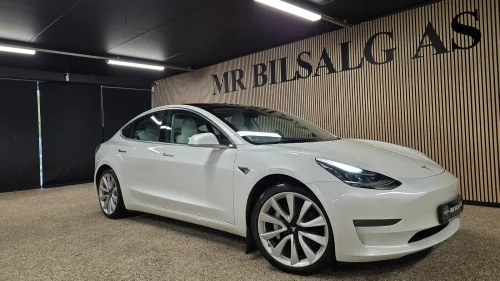 TESLA Model 3 Long Range AWD / 500 km /