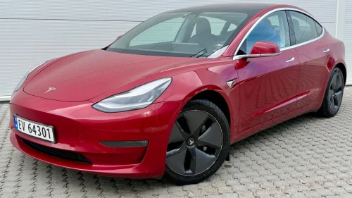 TESLA Model 3 LONG RANGE/AWD/PANORAMA/SKINN/1-EIER