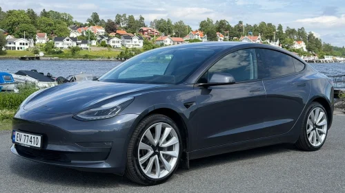 TESLA Model 3 Long Range AWD / Chrome delete + solfilm / 19"