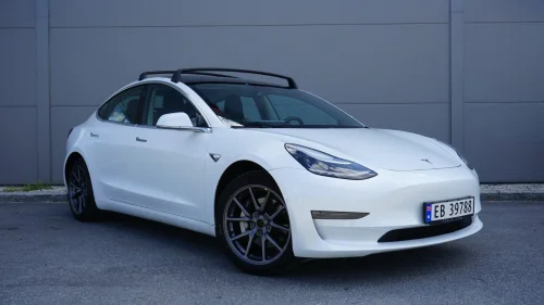 TESLA Model 3 Long Range AWD, Premium, FSD Autopilot, Panorama, Krok