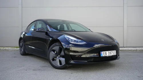 TESLA Model 3 Long Range AWD, Premium, Autopilot, Skinn, Pano ++