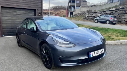 TESLA Model 3 Long Range AWD|Hengerfeste|Hvite seter|Nye dekk