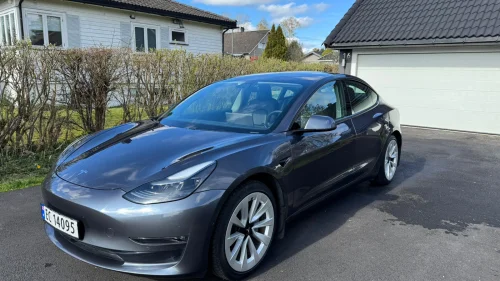 TESLA Model 3 Long range AWD | Hengerfeste | 19” Sport | Takstativ |