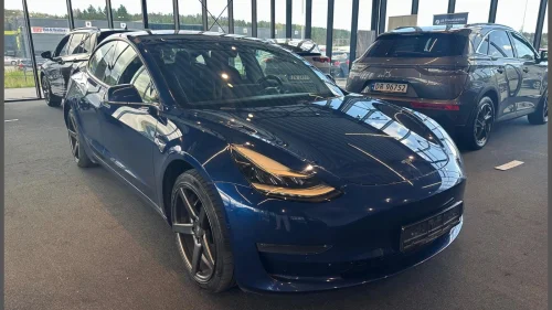 TESLA Model 3 Long Range/ AWD/ 560 WLTP/ Panorama/ +++