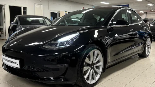 TESLA Model 3 BASE PERFORMANCE-AWD-KROK-SKINN-PANO-PREMIUM-ACC-LED
