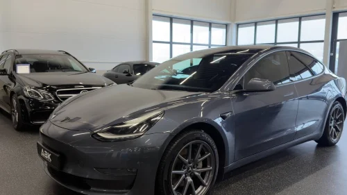 TESLA Model 3 LONG RANGE 560KM WLTP AUTOPILOT HIFI 18" AERO PREMIUM +