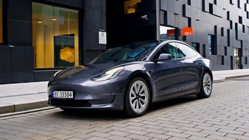 TESLA Model 3 Long Range AWD / Hengerfeste / FSD / 1 eier / Strøken!