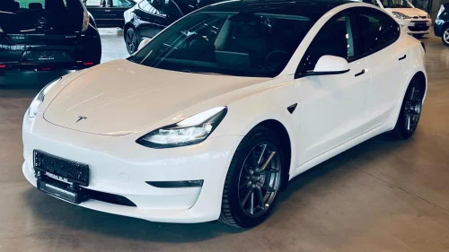 TESLA Model 3 LR - 4WD - Varmepumpe - Autopilot - HENGEREFESTE