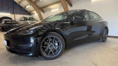 TESLA Model 3 LONG RANGE - VARMEPUMPE - PREMIUM - 1 EIER