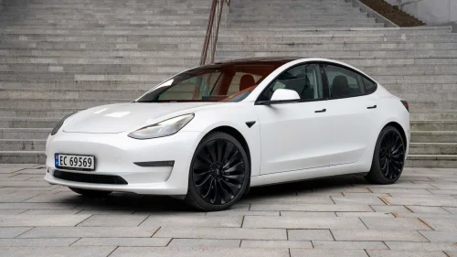 TESLA Model 3 Long Range / Hengerfeste / 4WD / Premium / Autopilot