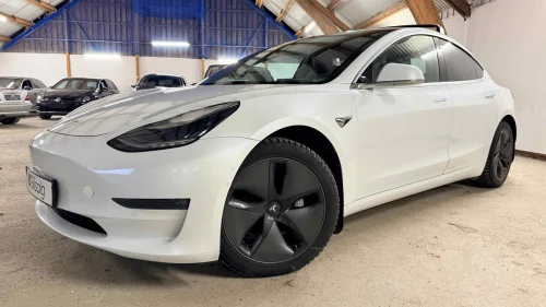 TESLA Model 3 LONG RANGE - VELHOLDT - AWD - PREMIUM