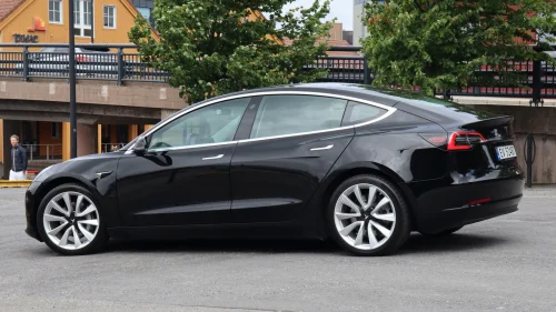 TESLA Model 3 Long Range / AWD / FSD / Skinn / EU til 27