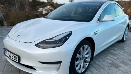 TESLA Model 3 Long Range AWD 4x4 /Meget pen! /skinn /pano