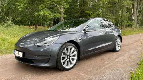 TESLA Model 3 LONG RANGE AWD
