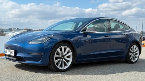 TESLA Model 3 Long Range 4x4 - Unik Karbon, 2 år EU-OK -Gara./Service