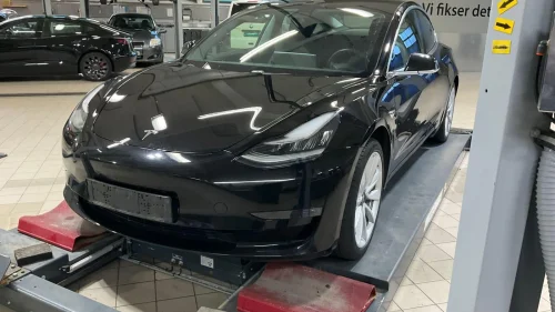TESLA Model 3 AWD Longrange 560km Autopilot HW3 Premium Hengerfeste