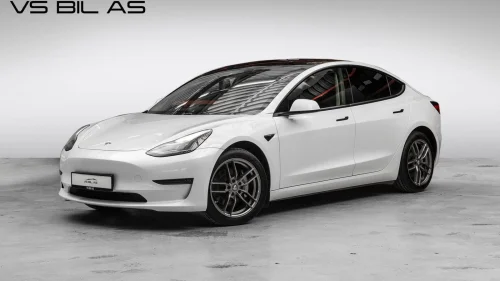 TESLA Model 3 Long Range/614km/Skinn/V.ratt/Varmepumpe/AP/Pano/S+V